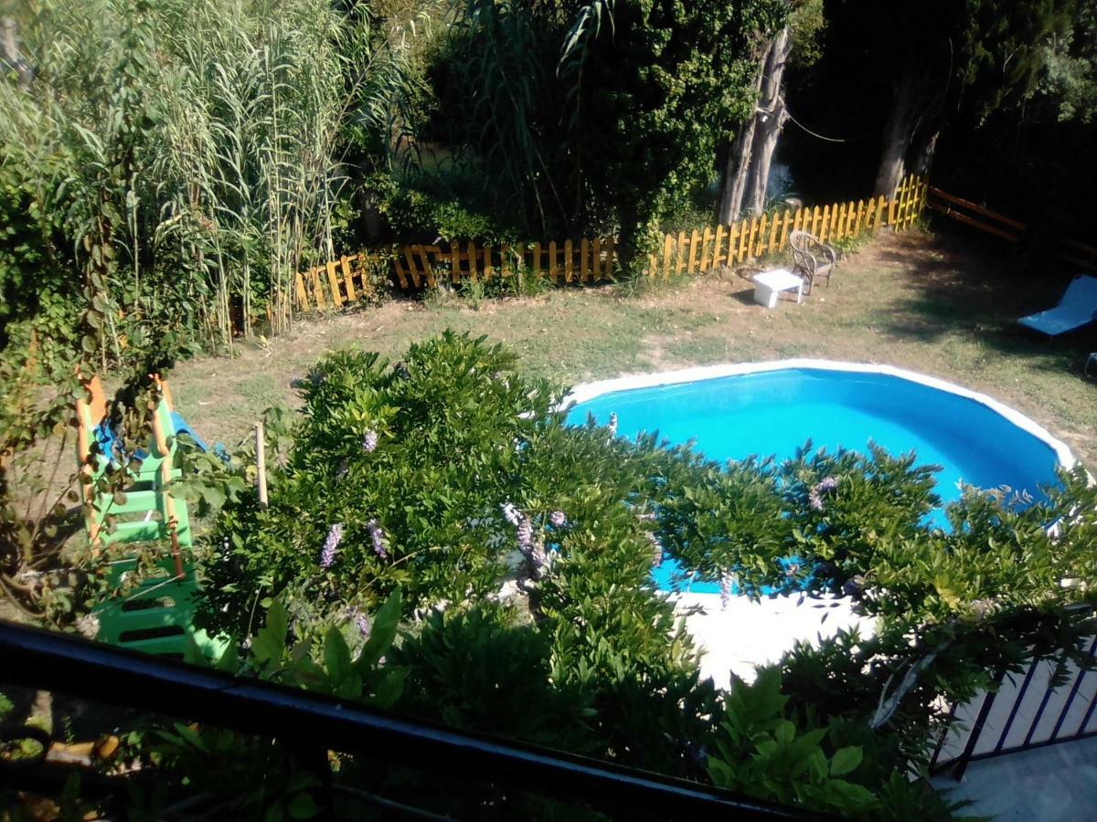Hotel de apartamente Georgina Family Mesongí